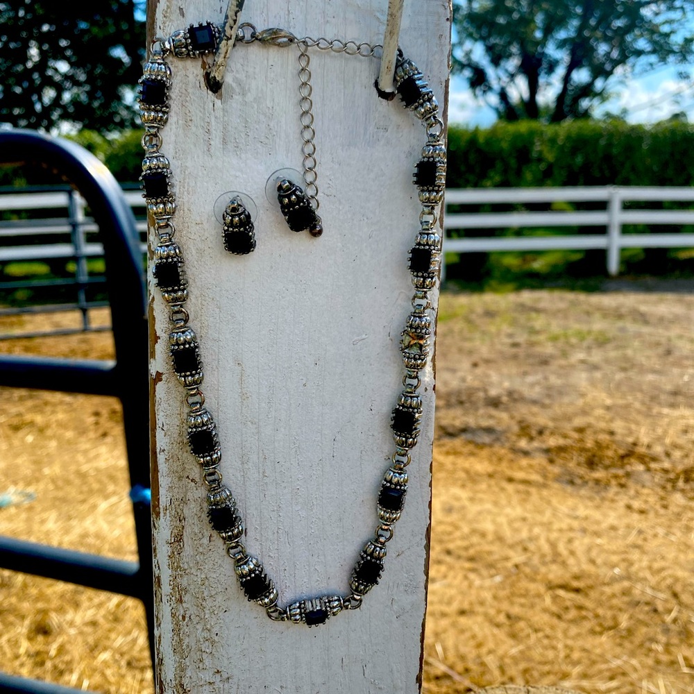 Silver and onyx style jewelry set. Necklace and earrings